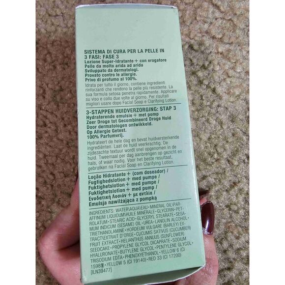 Clinique Green Dramatically Different Moisturizing Lotion With Pump - Picture 5 of 7